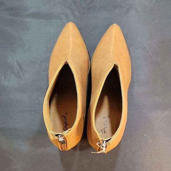 BRAND NEW QUPID POINTED TOE ANKLE BOOTIE - Picture 7 of 16